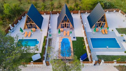 Alpanos Ağaç Evleri