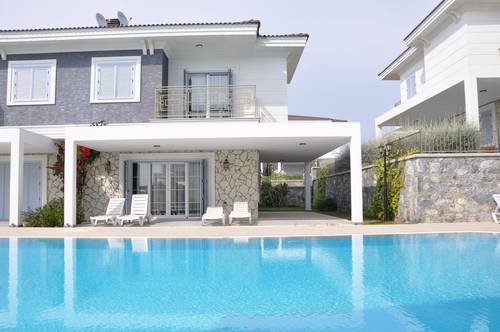 Villa Olive Poolside