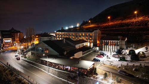 Snowdora Ski Resort Hotels & Villa