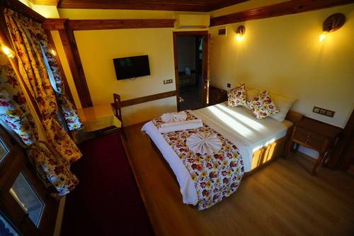 Çeşmeli Konakları