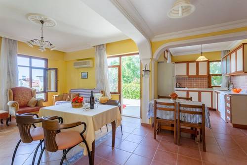 Myros Ortak Havuzlu Villa