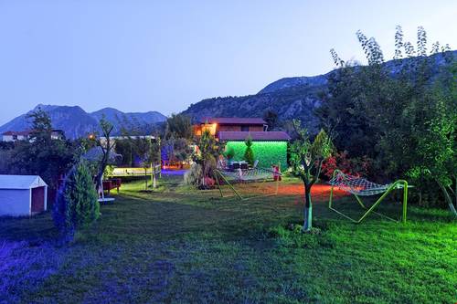 Flora Pansiyon Çıralı