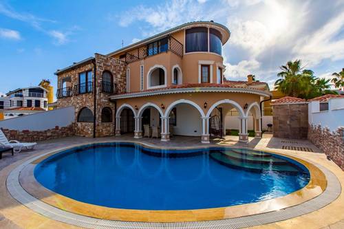 Red Premium Avantgarde | Serik