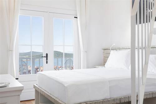 Cunda Pür Beyaz Otel