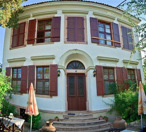 Cunda Zehra Teyzenin Evi - Tarihi Konak