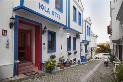 Iola Otel