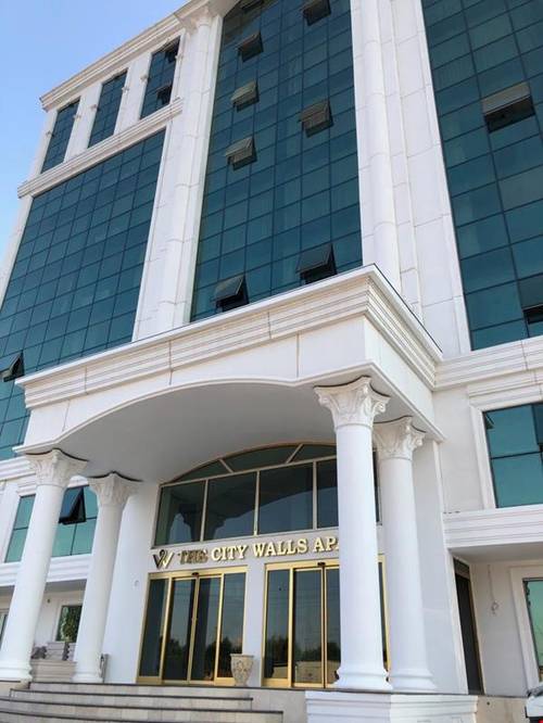 The Ci̇ty Walls Sui̇t Otel
