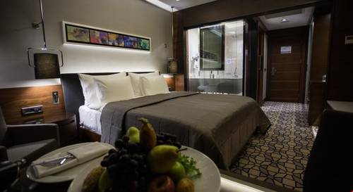 Royal Stay Palace Hotel