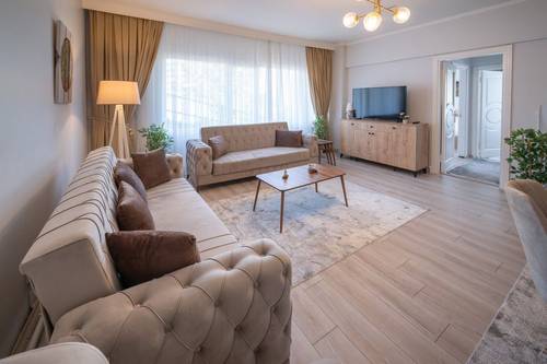 Modern Central 2BR Apt. in the Hearth of the City