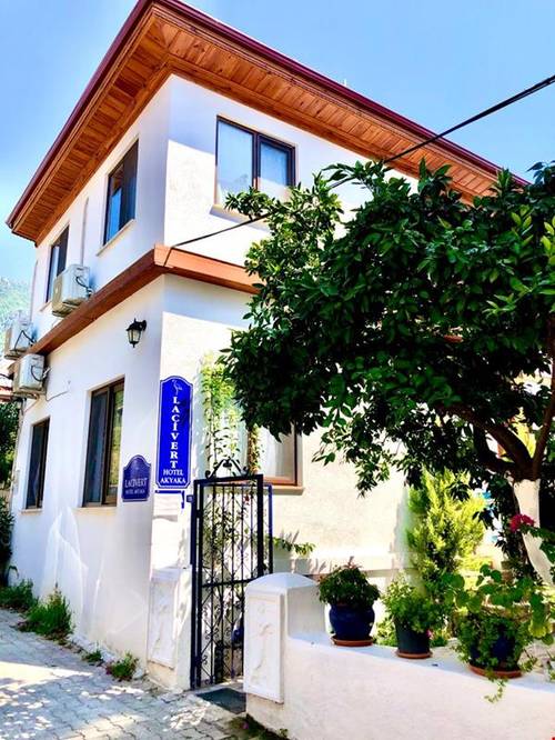 Lacivert Otel Akyaka