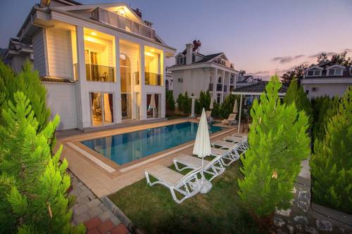 Silver Yunus Villa