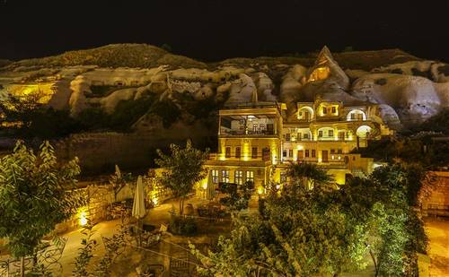 Spelunca Cave Suites