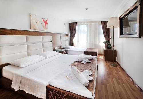 Santa Pera