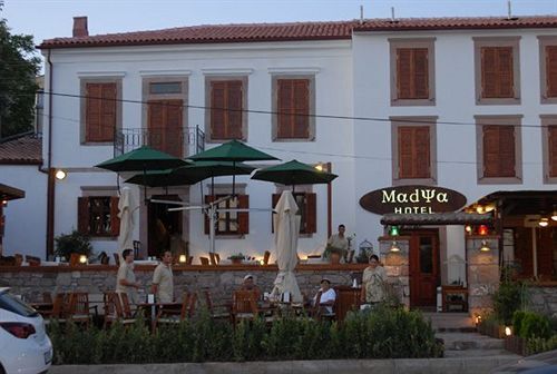 Madya Hotel & Restaurant