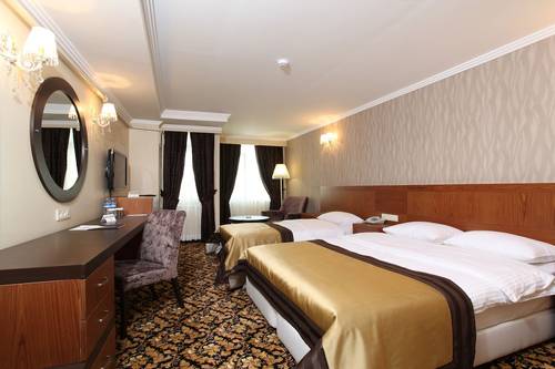 Arya Hotel
