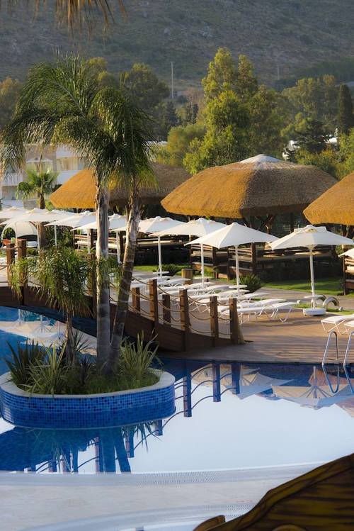 Bellazure Hotel