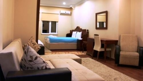 La Perla Suites