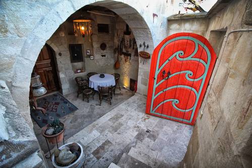 Patiska Cave House