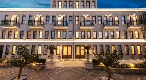 1890 Suites Hotel