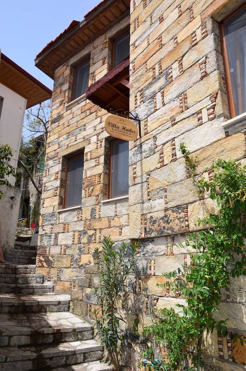 Metis Stone Home