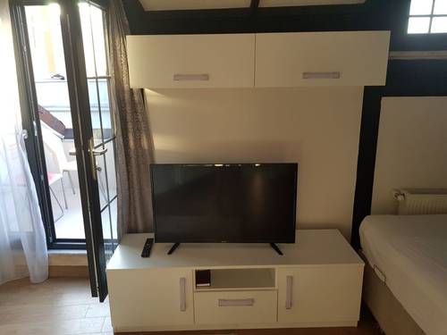 Deluxetaxim Apart