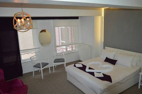 White Suite & Apartments