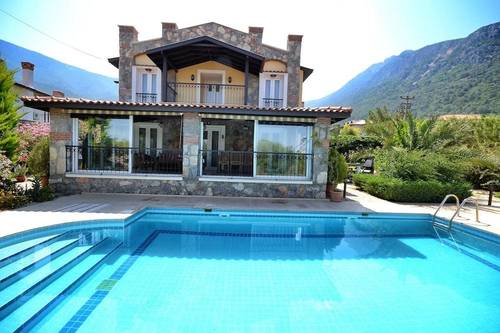 Villa Antas by Helaltatilvillari