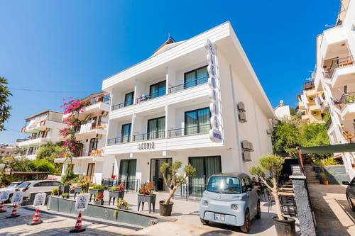 Leonis Hotel