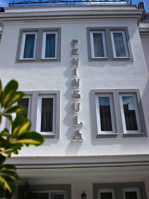 Hotel Peninsula