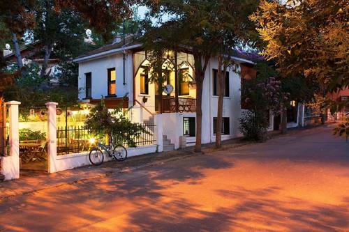 Orhan Kutbay'in Evi Turyolu Cafe Pansiyon