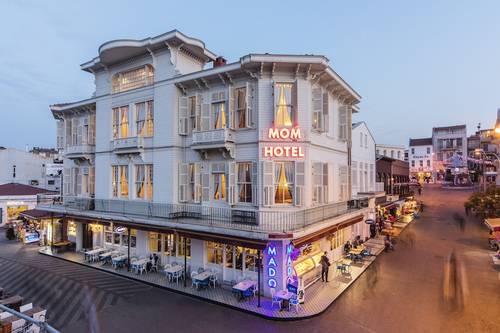 Mom Hotel