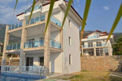 New Age Villa Toker