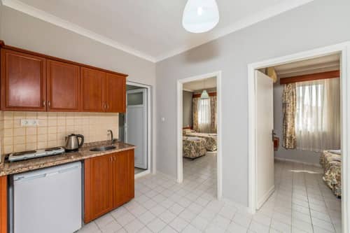 The S Aparts & Suites Hotel