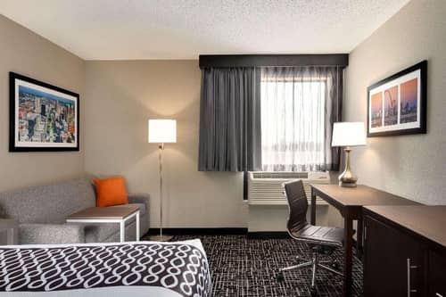 La Quinta Inn & Suites by Wyndham St Louis Route66