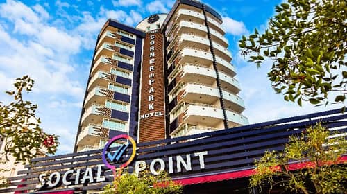 The Corner Park Hotel