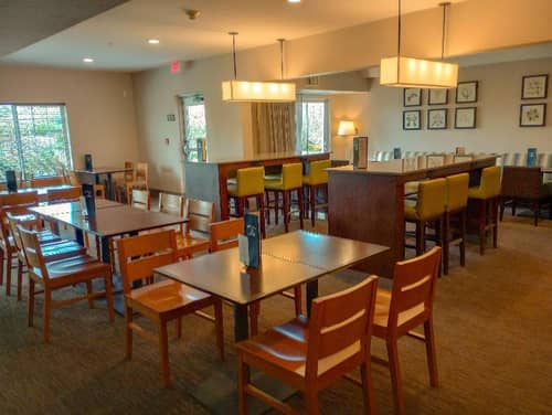 Country Inn & Suites, Portland Interna