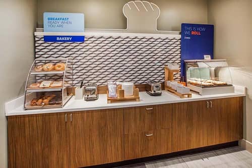 Holiday Inn Express Cleveland Northwest