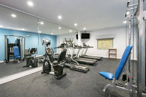 Holiday Inn Express and Suites Houston Intercontin