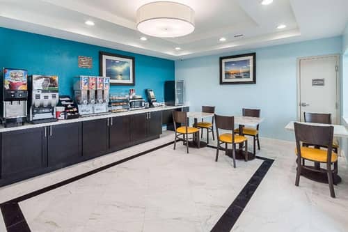 Econo Lodge Inn & Suites Desert Springs