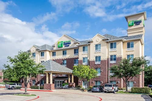Holiday Inn Express and Suites Dallas - Grand Prai