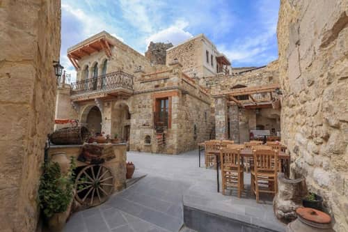 Ab U Hayat Cave Suites