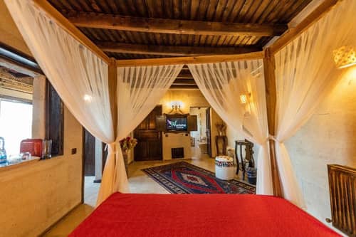 Aurora Cave Hotel