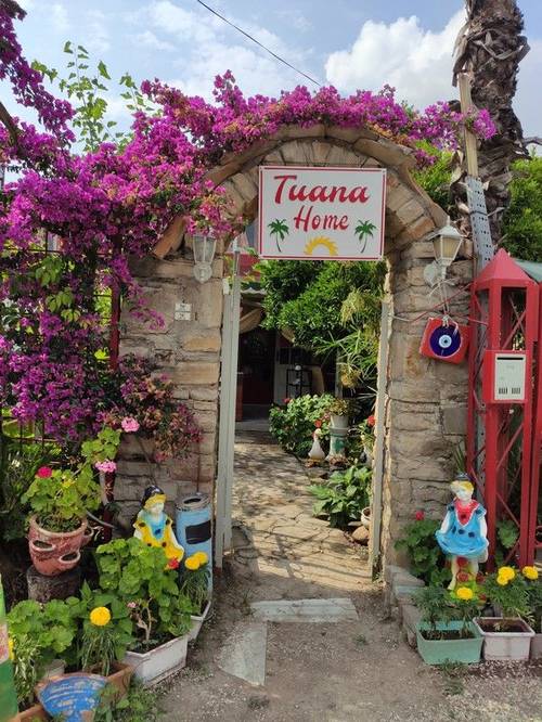 Side Tuana Garden Home