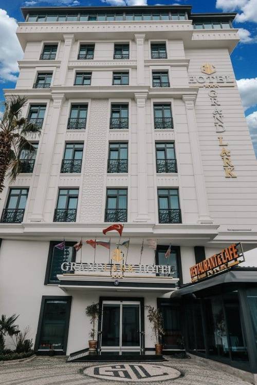 Grand Lark Hotel