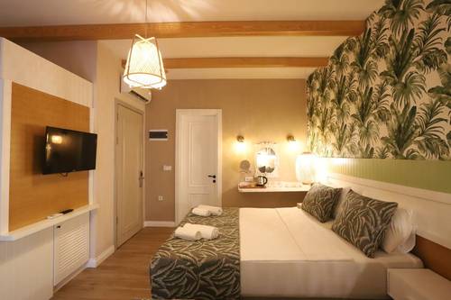Dolphin Park Hotel
