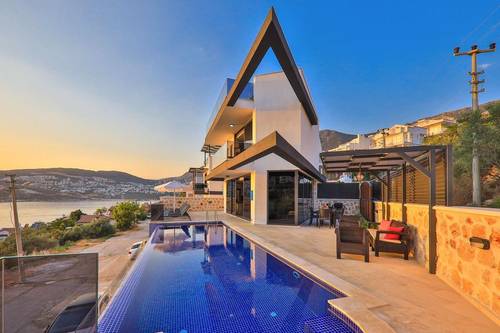 Villa Life 