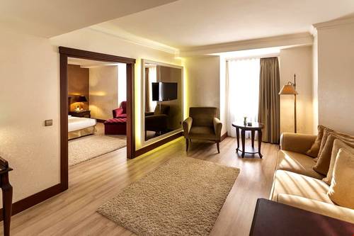 LaresPark Hotel