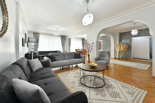 Center Suite 5