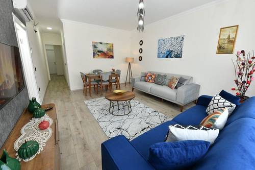 Center Suite 12