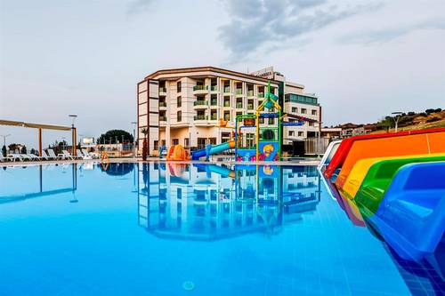 Kaynesia Hotel